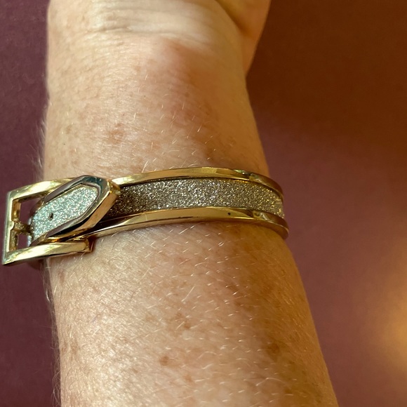 Gold and silver colored buckle bracelet - Picture 3 of 6